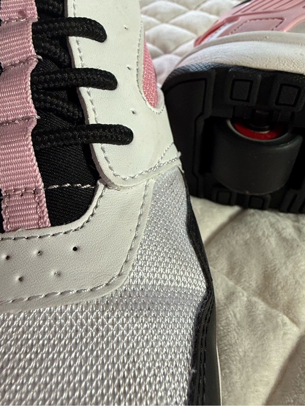 Heelys Force Youth Skate Shoes White Black Pink Sneakers Size 4 Youth 4Y